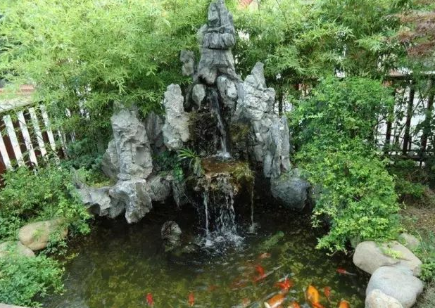 庭院假山鱼池具有的作用及换水方法处理